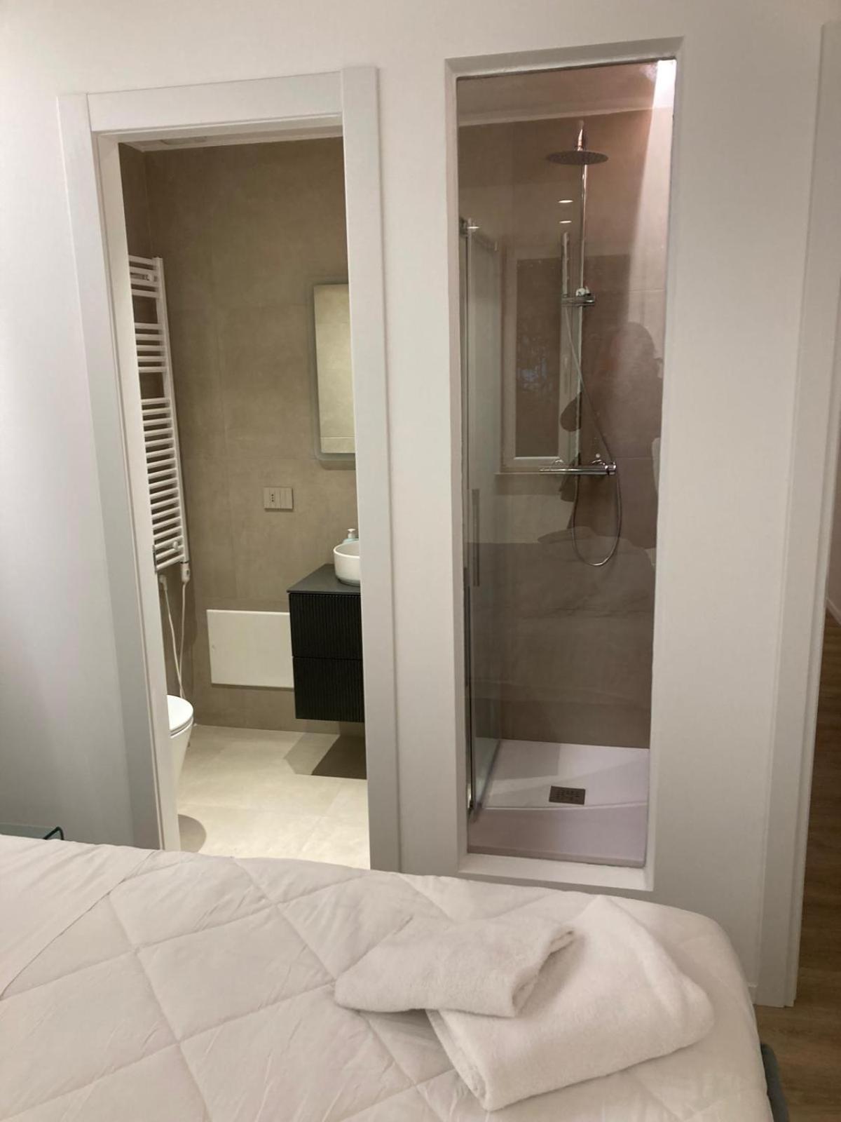 Manzoni Bilocale Con Doppi Servizi Piano Terra Apartment Rom